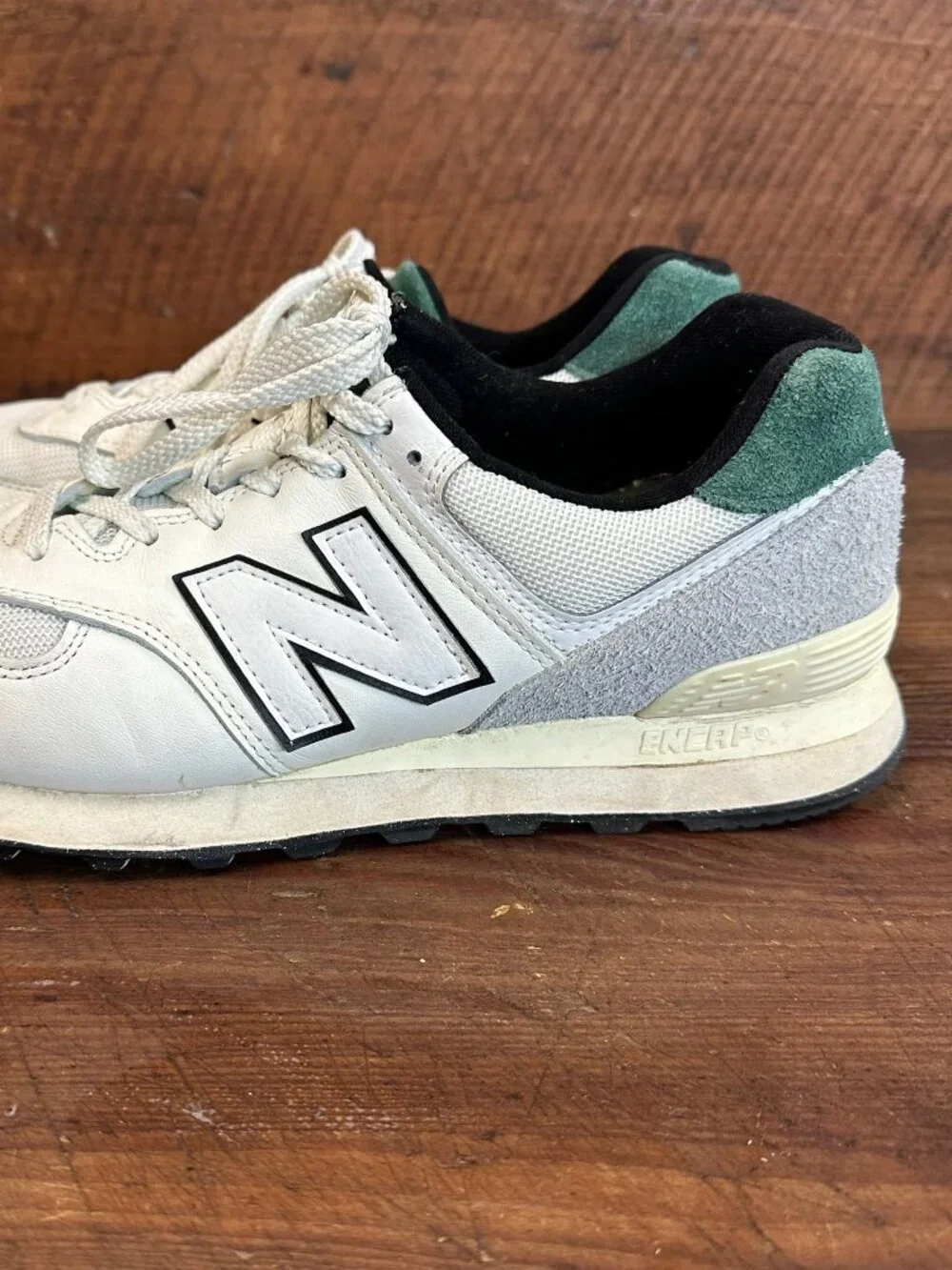 New Balance 574 White Green Lifestyle Sneakers U574VX2 Men's Size 9.5